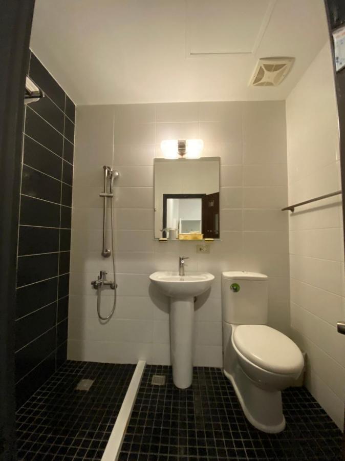 Queens Hotel Тайбэй Экстерьер фото